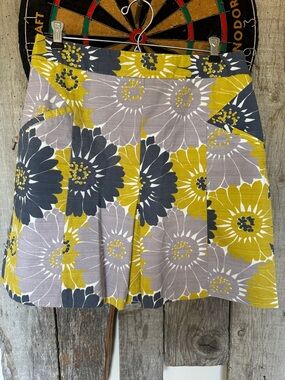 Boden Floral Pleated Skirt in Mustard, Charcoal & White